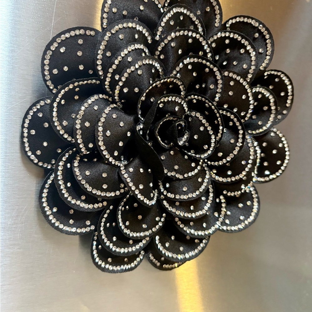 Black Floral Rhinestone Embellished Accessory - Picture 2 of 4